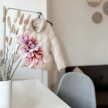 Lend - Design 1 Apartment